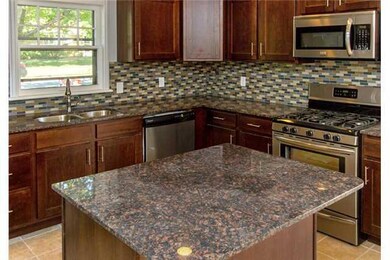 7204 Forest Ct, Windsor Heights, IA 50324 - photo 4