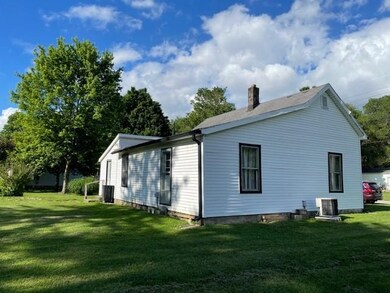 429 N Pearl St, Thorntown, IN 46071 - photo 2