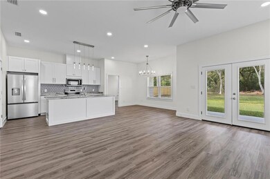 810 Wildwood Dr, Mobile, AL 36609 - photo 7