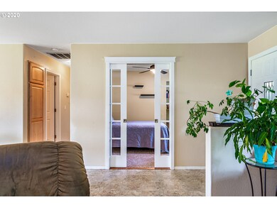 1402 Raydean Dr, Grants Pass, OR 97527 - photo 7