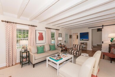 006-Living_Room-2071563-large