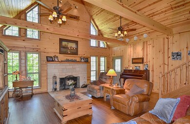 Massive living room, xl fireplace with blowers, Te