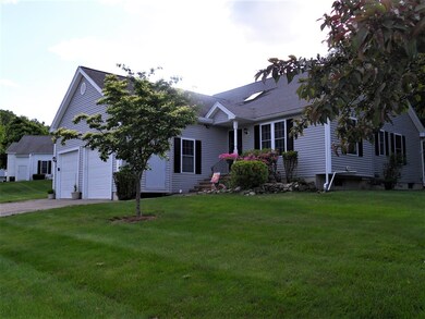 81 Country Squire Rd unit 81, Uxbridge, MA 01569 - photo 2