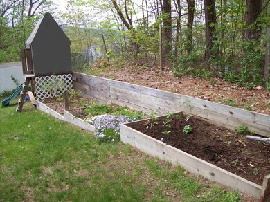 22 Pine St, Charlestown, NH 03603 - photo 4