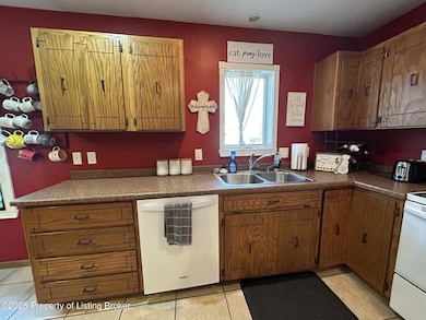 302 4th Ave SW, Bowman, ND 58623 - photo 7