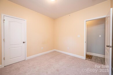 1364 21st Ave NE unit 1364, Hickory, NC 28601 - photo 2