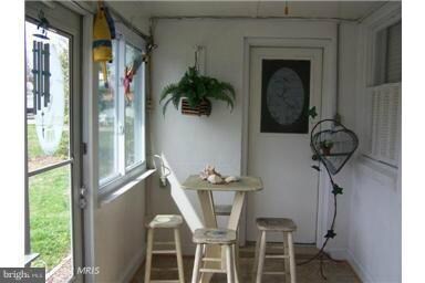 427 Irving Ave, Colonial Beach, VA 22443 - photo 5