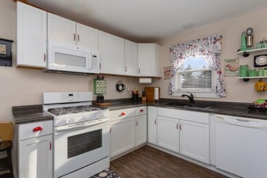 03_320GilsonStreet_5_Kitchen_LowRes