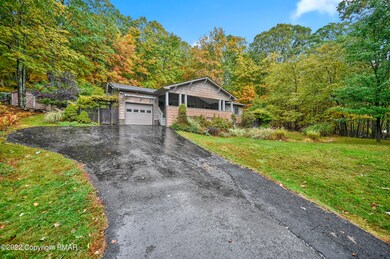 117 Upper Chipmunk Ct, Bushkill, PA 18324 - photo 2