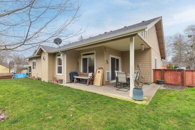 931 NE 10th St, Grants Pass, OR 97526 - photo 7