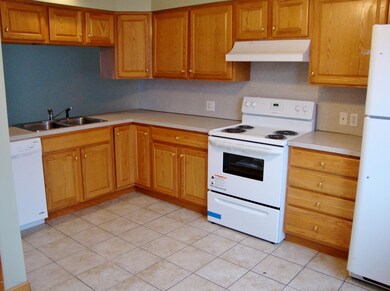 2 Scott St unit 4, Moosic, PA 18507 - photo 4