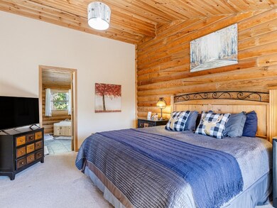 Bedroom with lofted ceiling, ensuite bathroom, rus