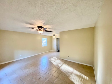 6801 Camden Ln, Groves, TX 77619 - photo 5