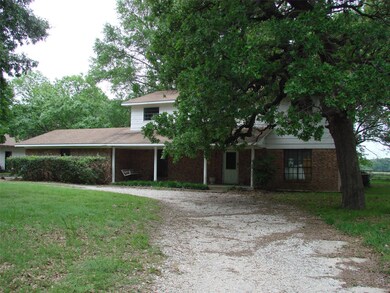 1700 Moss St, Gainesville, TX 76240 - photo 4