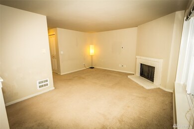 12404 E Gibson Rd unit L204, Everett, WA 98204 - photo 6