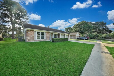 7215 Leaning Oak Dr, Houston, TX 77088 - photo 3
