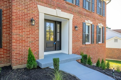 8205 Indian Trail Dr, Cincinnati, OH 45243 - photo 2