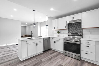 10-web-or-mls-527-e-welch-ave