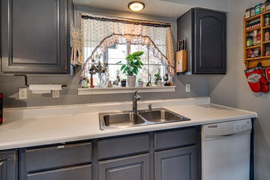 2435SW27th-090