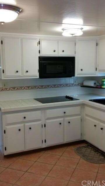 SPACIOUS KITCHEN