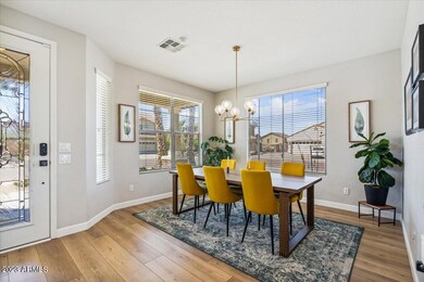 Bonus Room/Dining Room!