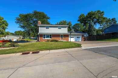 1604 Hillcrest Ave, Bettendorf, IA 52722 - photo 3