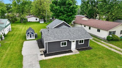 202 E Pickwick Dr, Syracuse, IN 46567 - photo 2