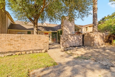 Front gate for courtyard area, all fenced.