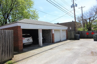 4 Garages - Off Street Parking too!