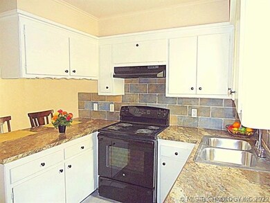 6120 S Madison Place unit B, Tulsa, OK 74136 - photo 3