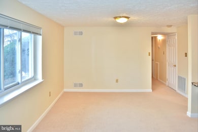 19613 Gunners Branch Rd, Germantown, MD 20876 - photo 4