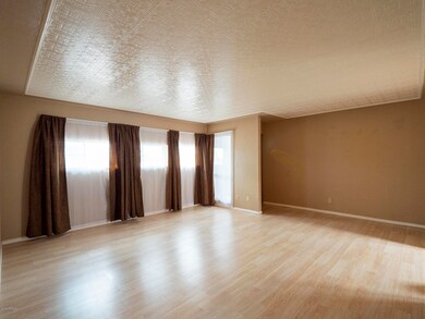 2672 E. Oakleaf DR.--3