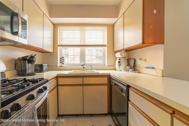 65 Elmwood Park Dr unit 8, Staten Island, NY 10314 - photo 7