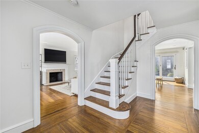 21 Dryden Ave, Pawtucket, RI 02860 - photo 4