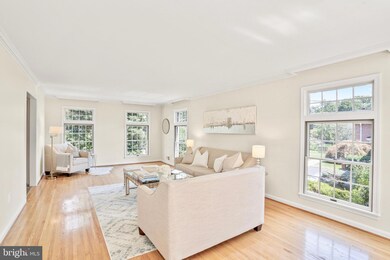 8904 Maxwell Dr, Potomac, MD 20854 - photo 5