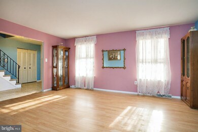 989 Wayfield Dr, Norristown, PA 19403 - photo 4