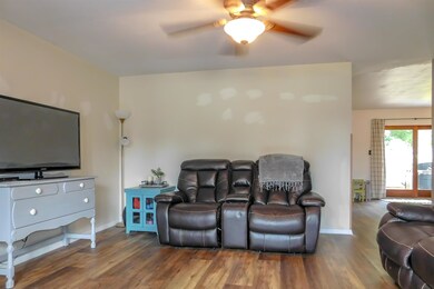 221 Toll Cir, Bluffton, IN 46714 - photo 6