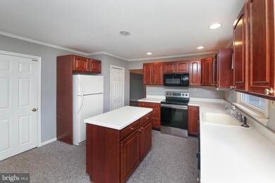 181 Rice Dr, Morrisville, PA 19067 - photo 7