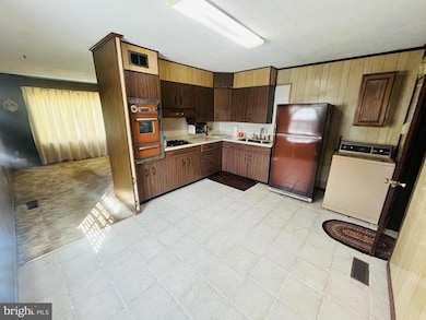 1319 Meadowvale Rd, Glen Burnie, MD 21060 - photo 4