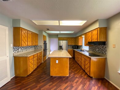 5935 Donwhite Ln, Houston, TX 77088 - photo 2