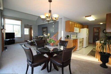 Granite countertops and open floorplan. Nuetral de