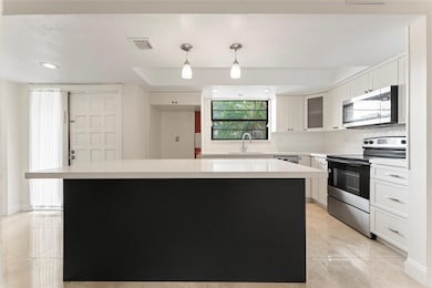 8925 Palm Tree Ln unit 8925, Pembroke Pines, FL 33024 - photo 4