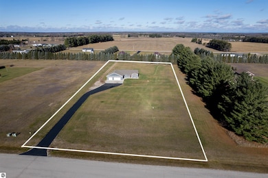 5597 Timber Flats Dr, Kingsley, MI 49649 - photo 2