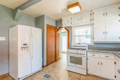 1511 E Ave NW, Cedar Rapids, IA 52405 - photo 4