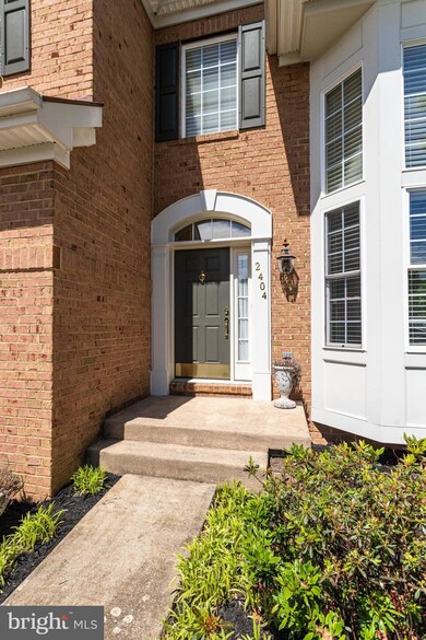 2404 Walled Oak Ct, Falls Church, VA 22043 - photo 3