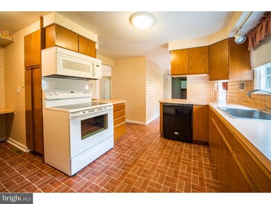 148 Weston Dr, Cherry Hill, NJ 08003 - photo 6