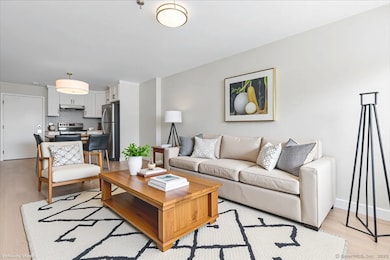 135 Gold Star Hwy unit 409, Groton, CT 06340 - photo 4