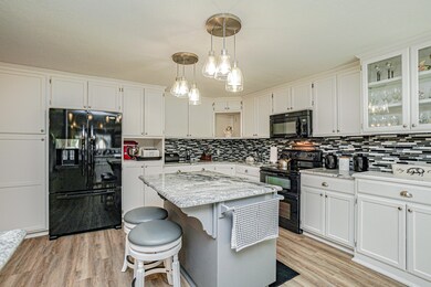 3398 Green Acres Dr, Central Point, OR 97502 - photo 3