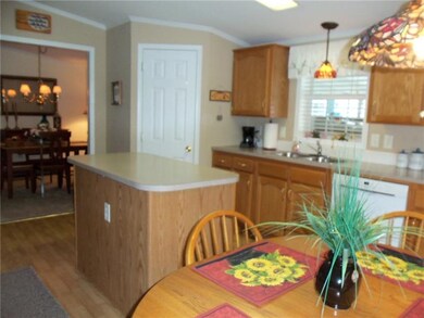 EAT-IN-KITCHEN WITH WALK-IN PANTRY CLOSET