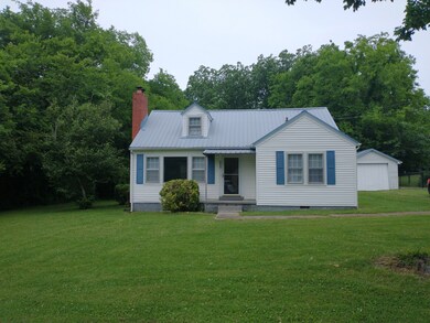 211 Hickory Dr, Shelbyville, TN 37160 - photo 2